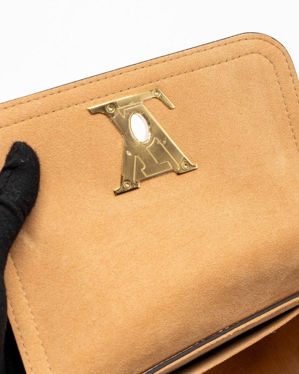 AAA Replica Louis Vuitton LV LOCKME TENDER GRAINED CALFSKIN BEIGE MULTICOLOUR GHW