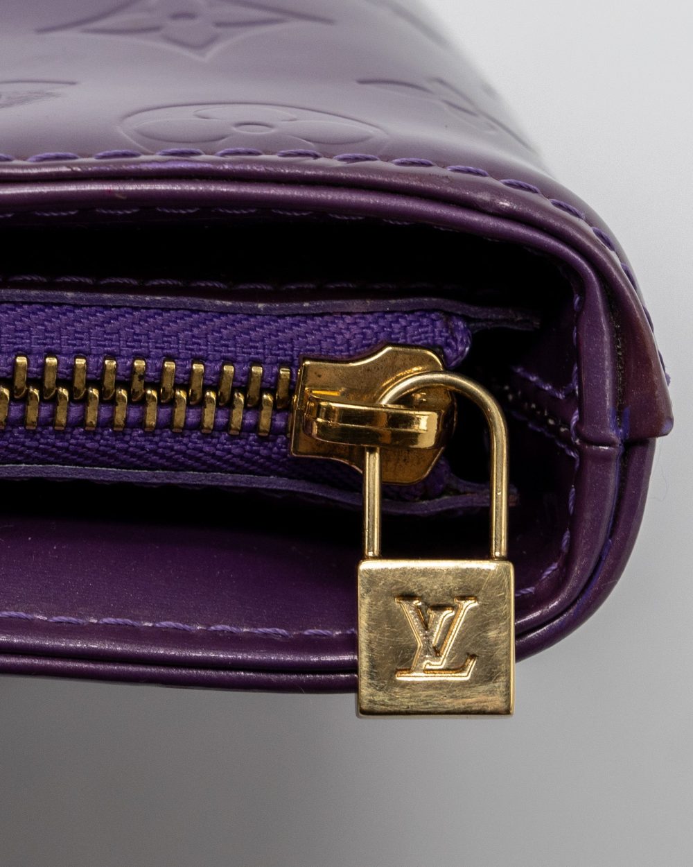 AAA Replica Louis Vuitton LV VINTAGE HOUSTON BAG PATENT PURPLE GHW