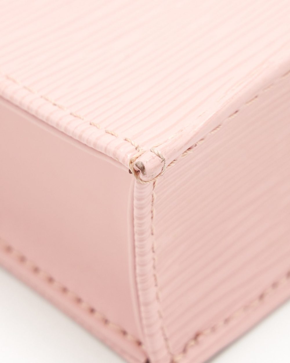 AAA Replica Louis Vuitton LV PETIT SAC PLAT EPI LIGHT PINK/BLACK SHW