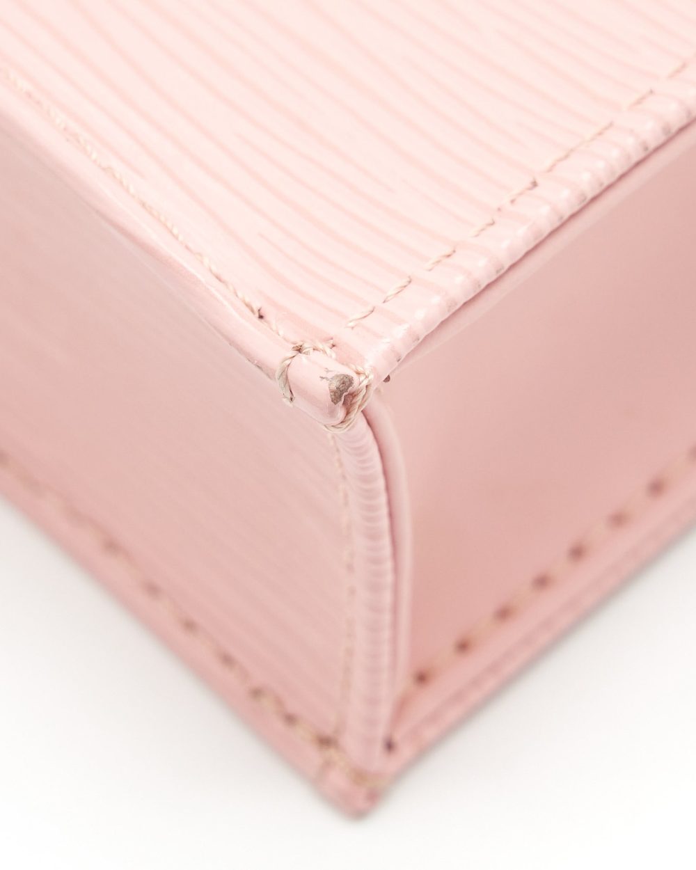 AAA Replica Louis Vuitton LV PETIT SAC PLAT EPI LIGHT PINK/BLACK SHW