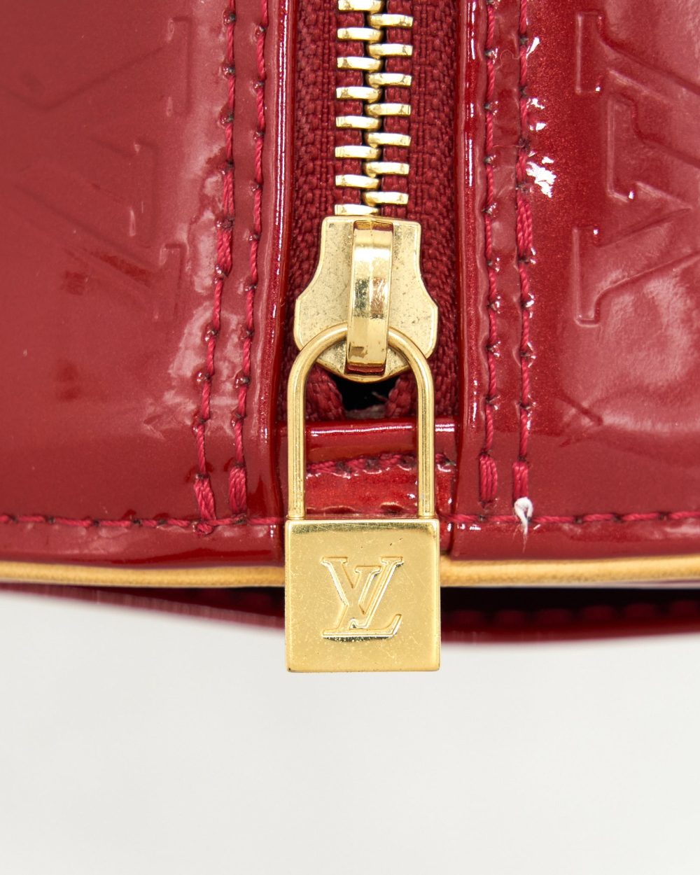 AAA Replica Louis Vuitton LV VINTAGE VERNIS PAPILLON BAG RED