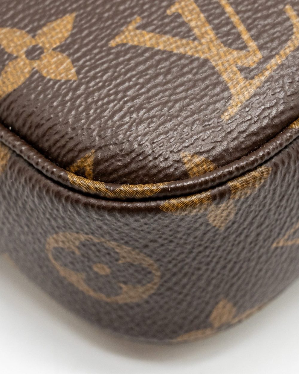 AAA Replica Louis Vuitton LV POCHETTE ACCESSORIES MONOGRAM CANVAS GHW