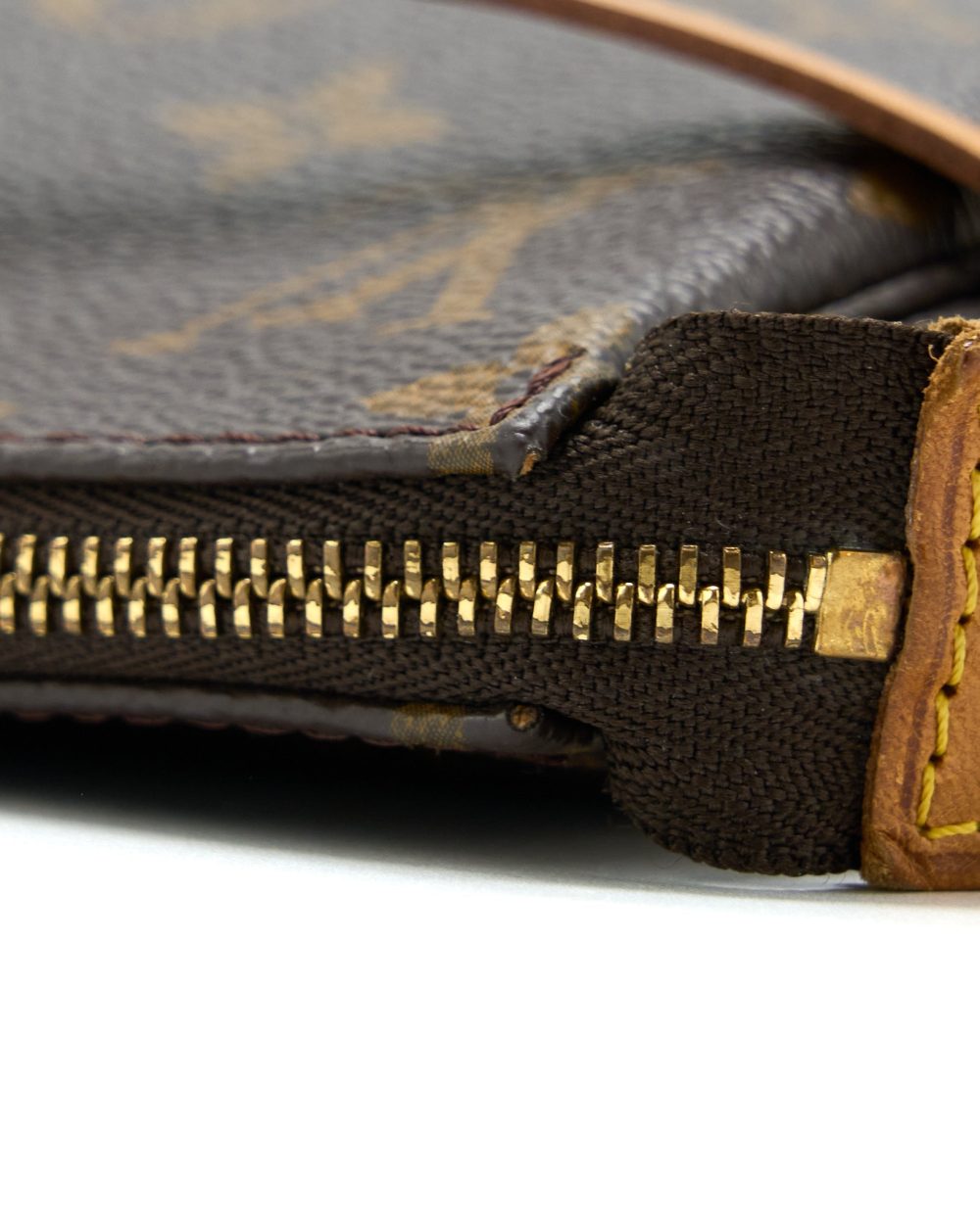 AAA Replica Louis Vuitton LV POCHETTE ACCESSORIES MONOGRAM CANVAS GHW