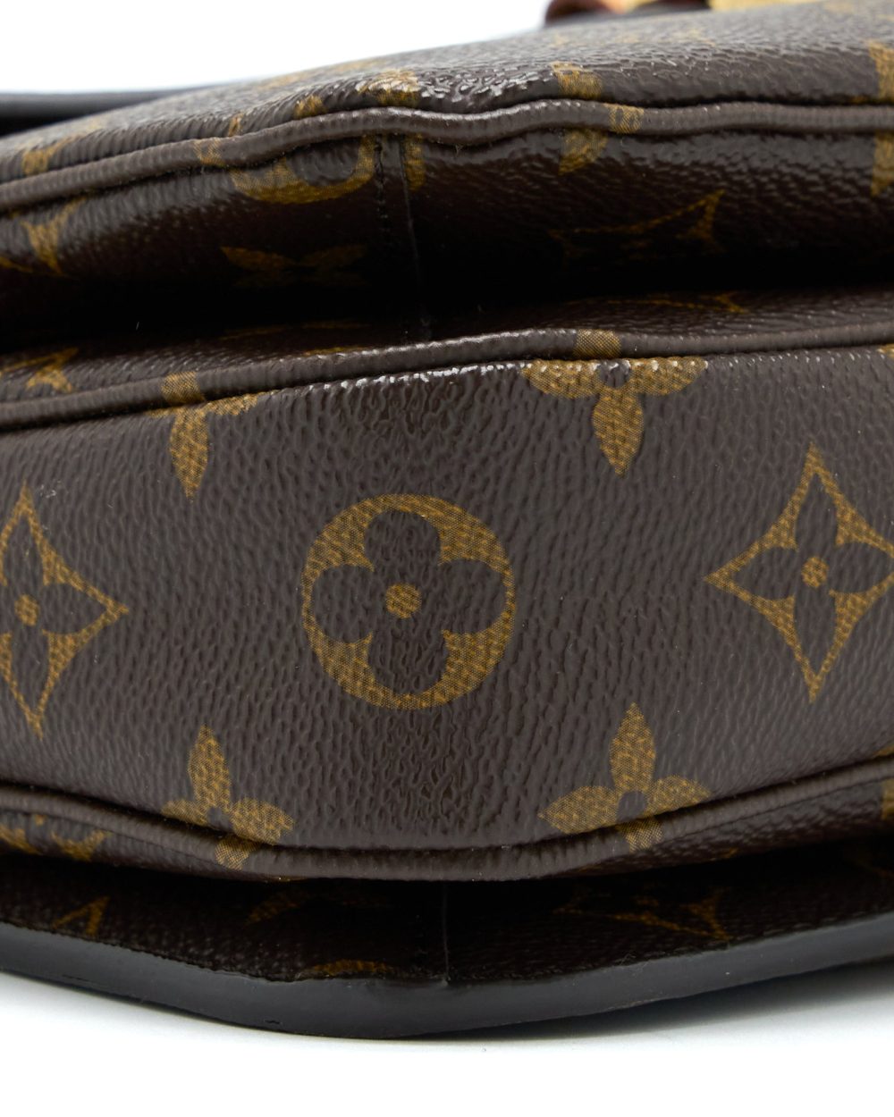 AAA Replica Louis Vuitton LV POCHETTE METIS MONOGRAM CANVAS GHW