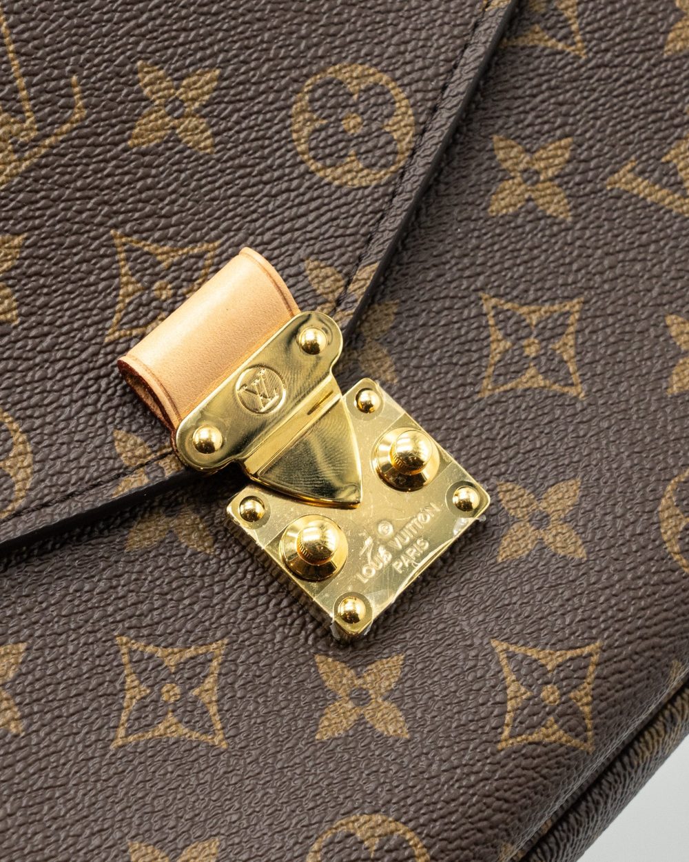 AAA Replica Louis Vuitton LV POCHETTE MÉTIS MONOGRAM CANVAS GHW