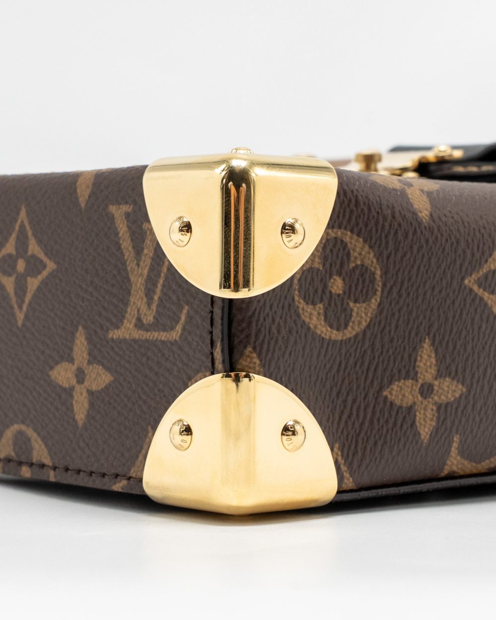 AAA Replica Louis Vuitton LV TOP HANDLE CAMERA BOX MONOGRAM REVERSE CANVAS GHW M82465
