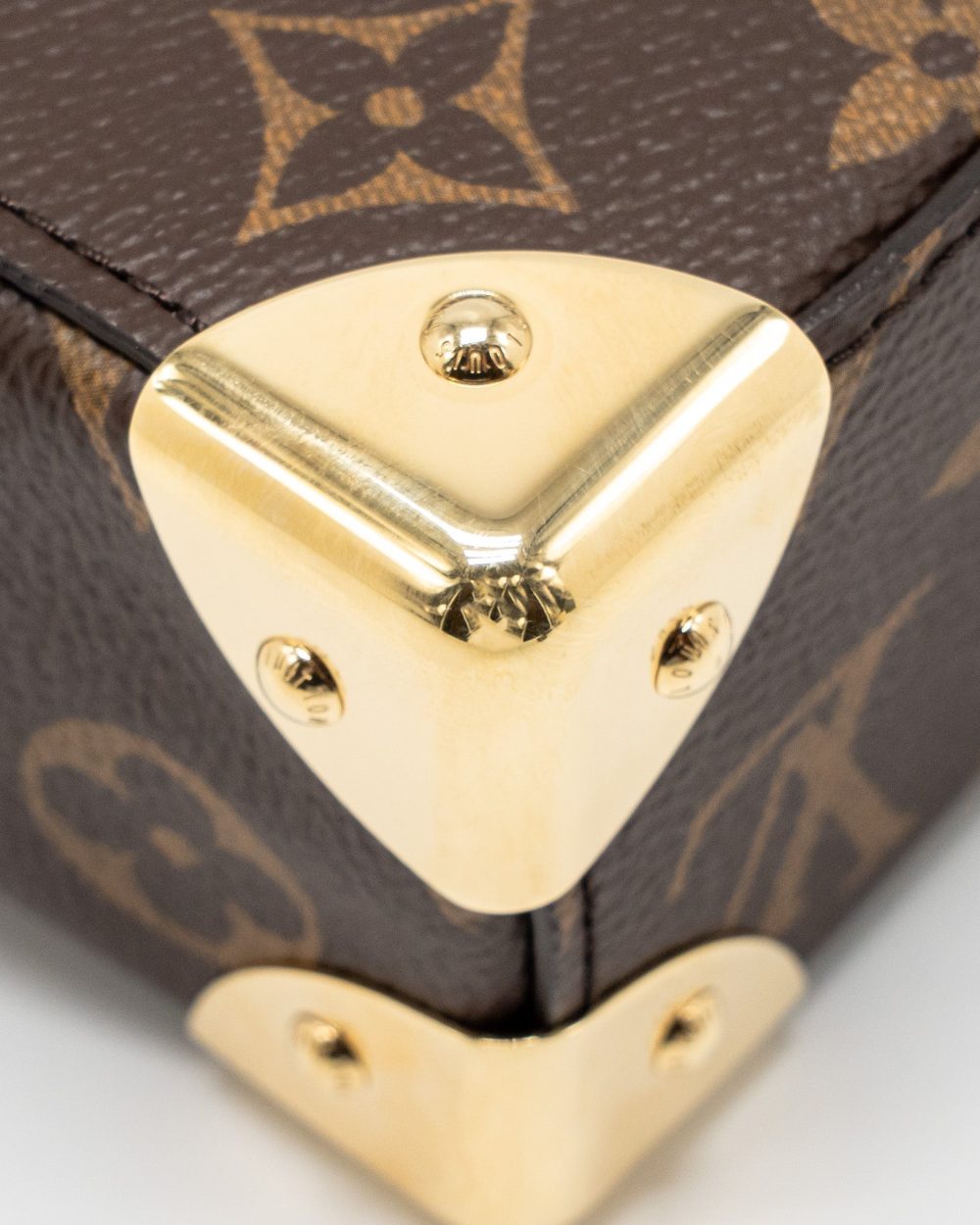 AAA Replica Louis Vuitton LV TOP HANDLE CAMERA BOX MONOGRAM REVERSE CANVAS GHW M82465