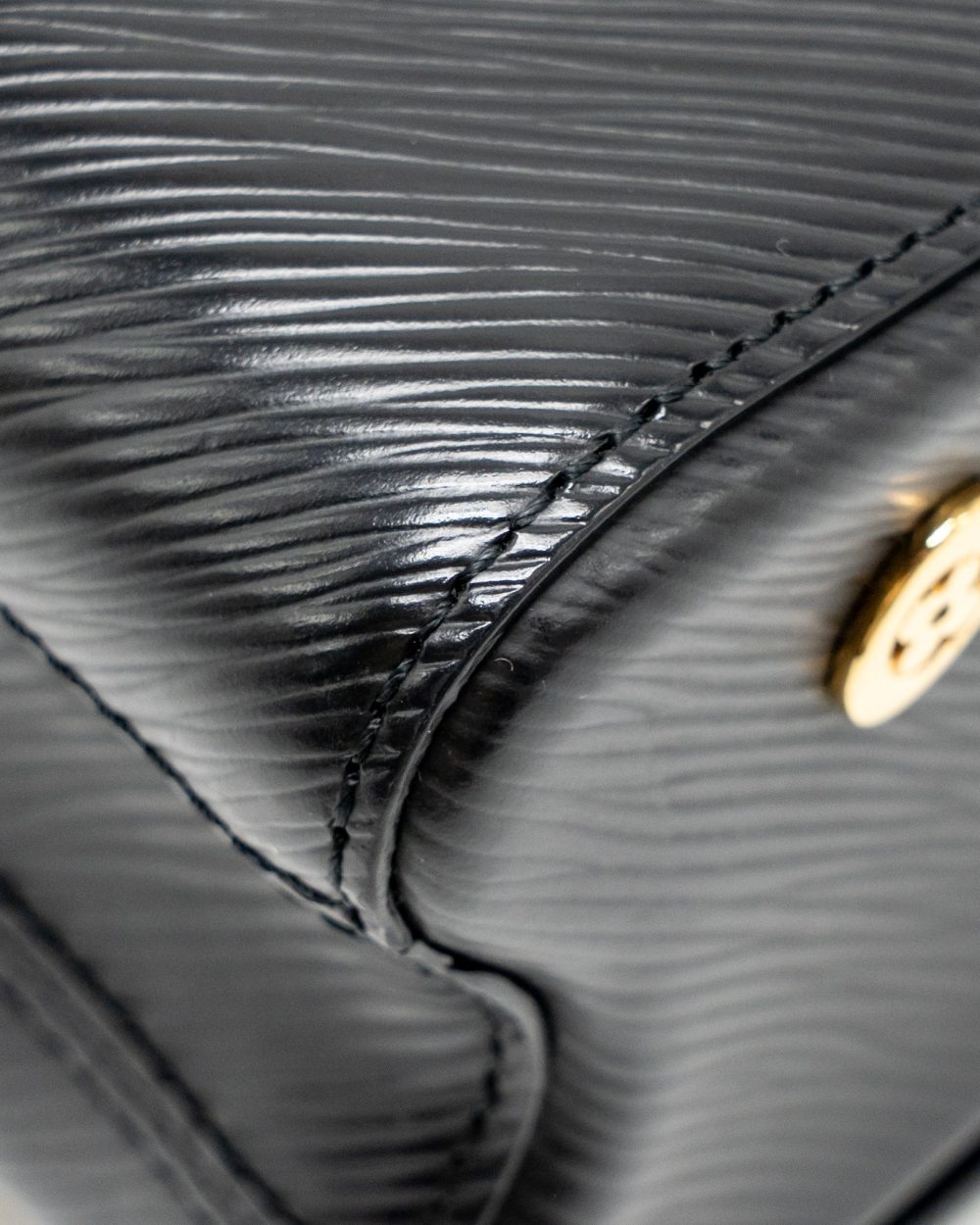 AAA Replica Louis Vuitton LV LOVE LOCK TWIST MM EPI BLACK MULTICOLOUR HARDWARE