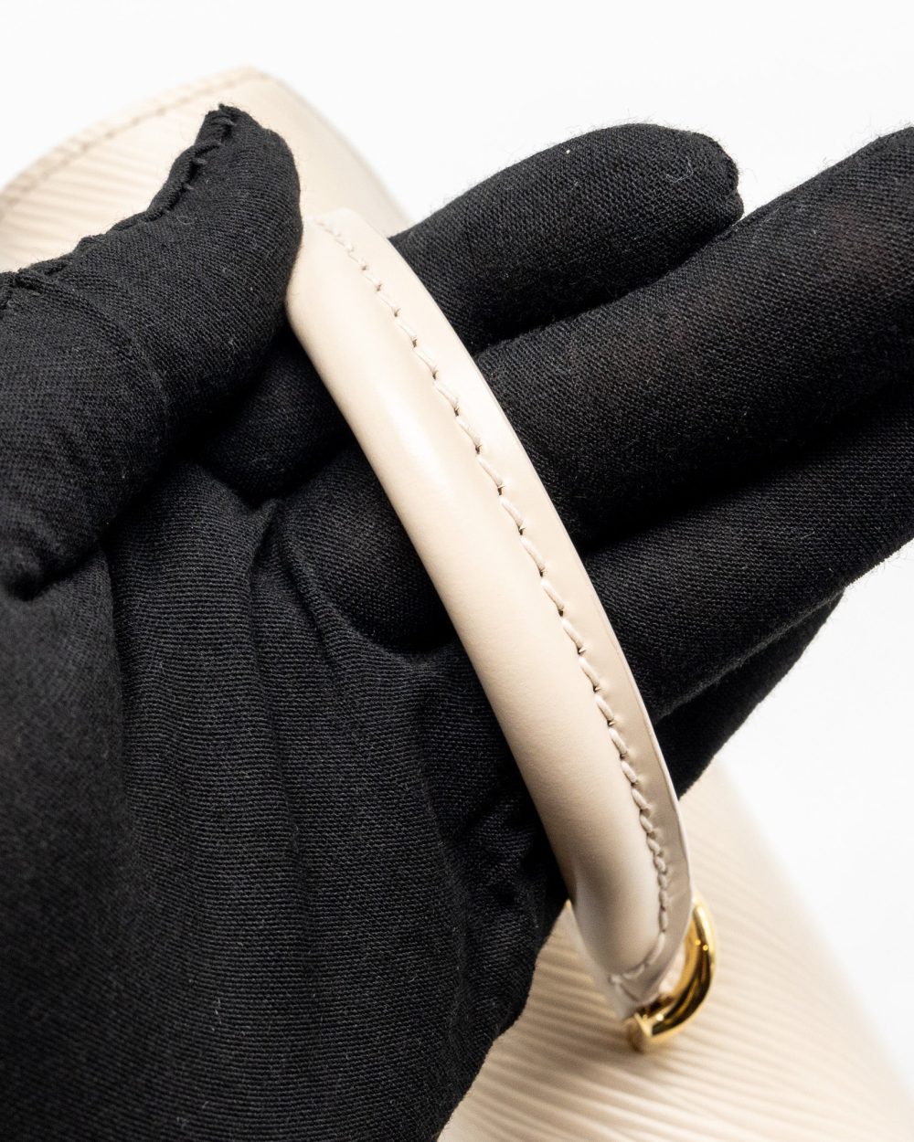 AAA Replica Louis Vuitton LV CLUNNY MINI EPI CREAM WHITE/MULTICOLOUR STRAP SHW