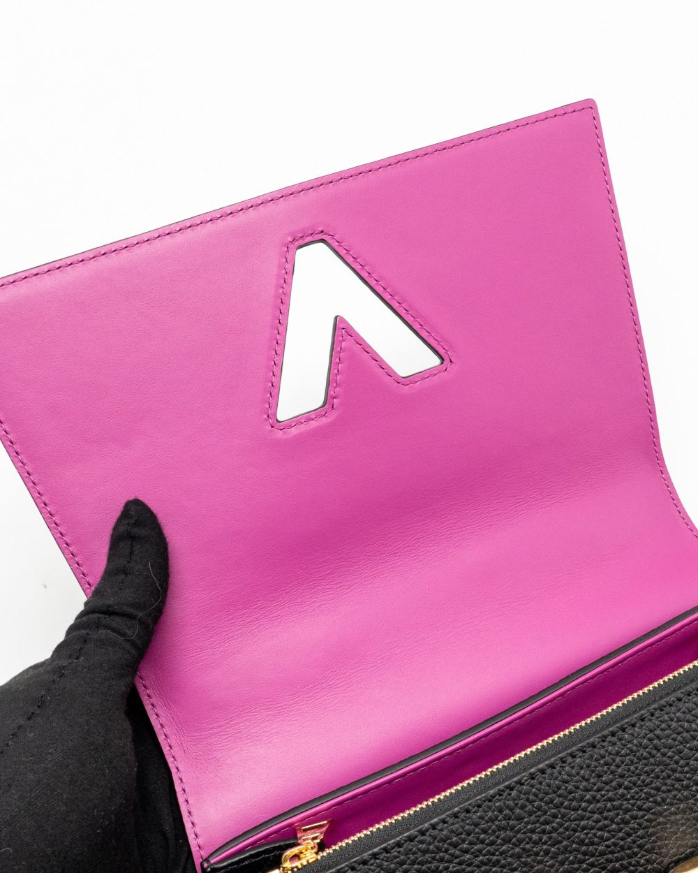 AAA Replica Louis Vuitton LV TWIST ONE HANDLE PM TAURILLON LEATHER BLACK/PINK GHW