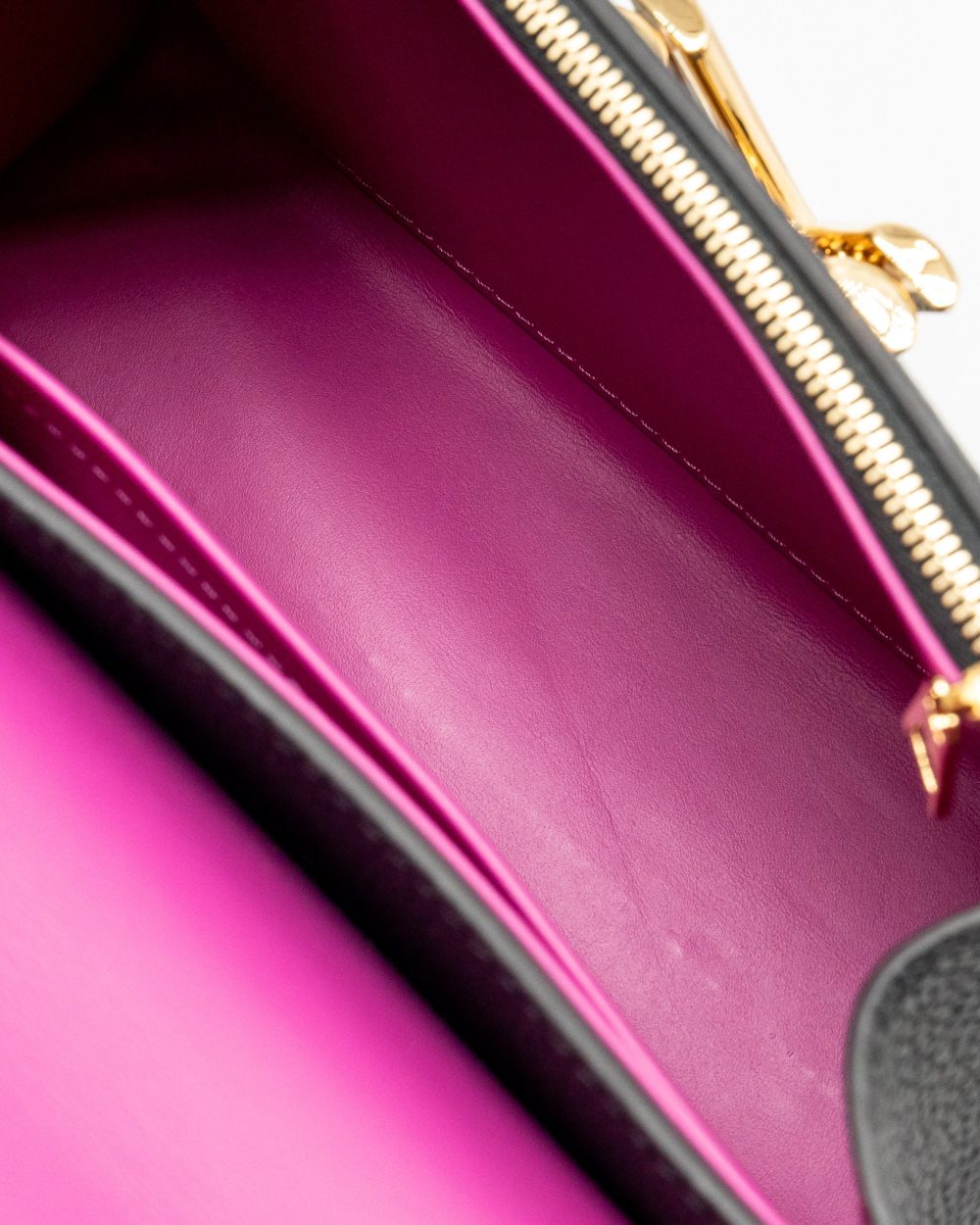 AAA Replica Louis Vuitton LV TWIST ONE HANDLE PM TAURILLON LEATHER BLACK/PINK GHW