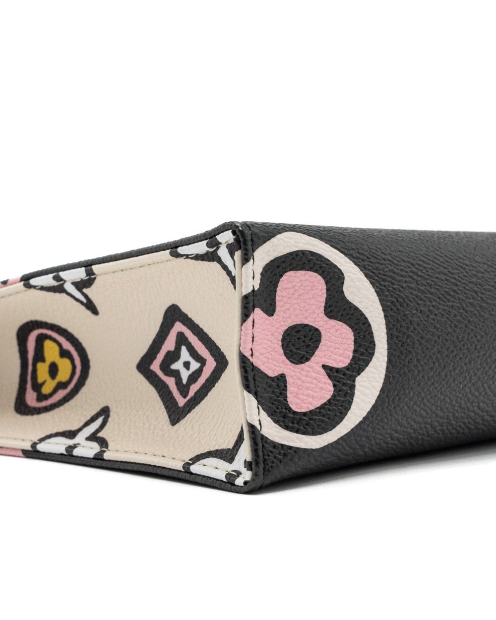 AAA Replica Louis Vuitton LV WILD AT HEART TOILETRY POCHETTE CANVAS BLACK / WHITE/ PINK GHW