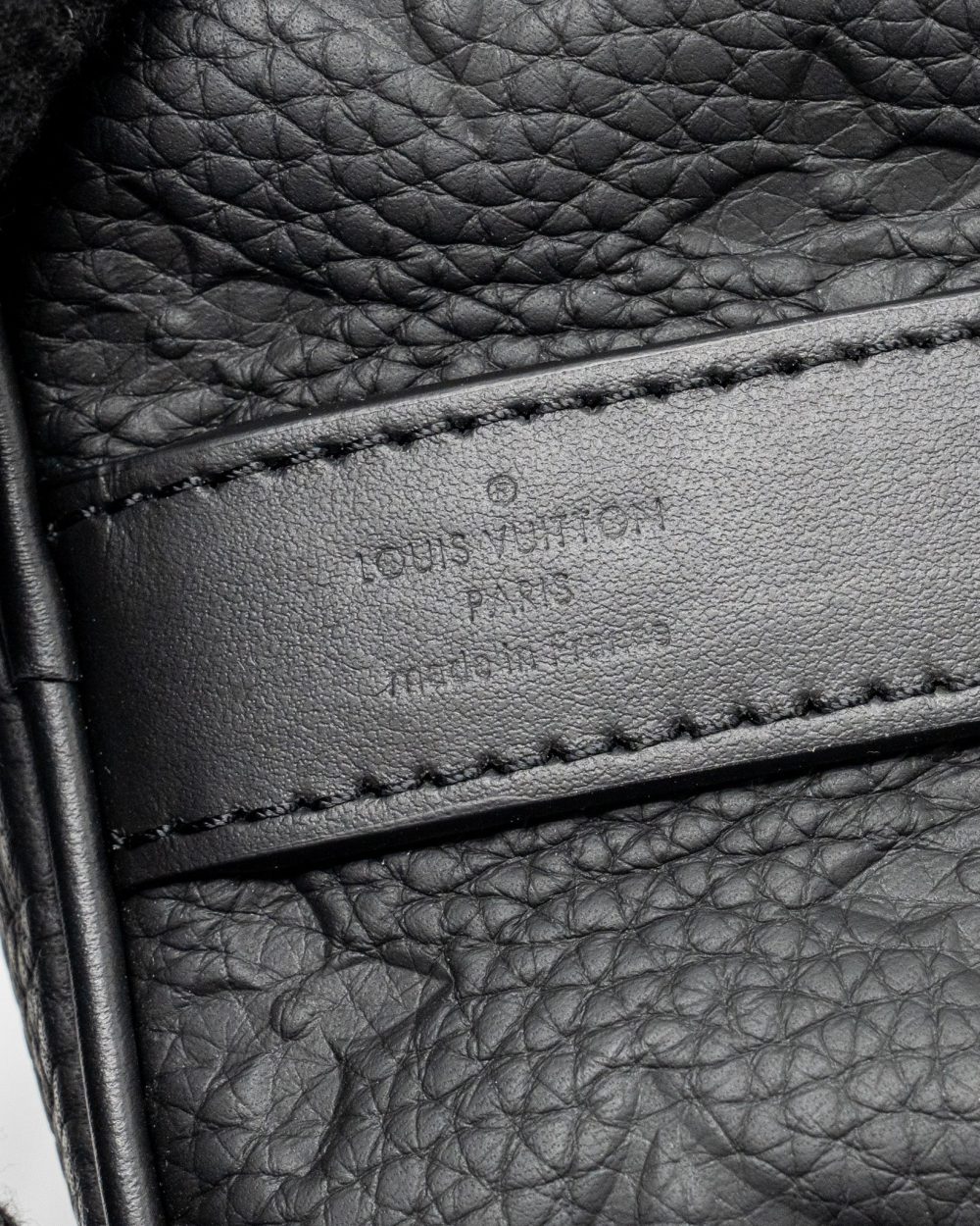 AAA Replica Louis Vuitton LV KEEPALL BANDOULIERE 25 MONOGRAM TAURILLON LEATHER BLACK WITH BLACK HARDWARE