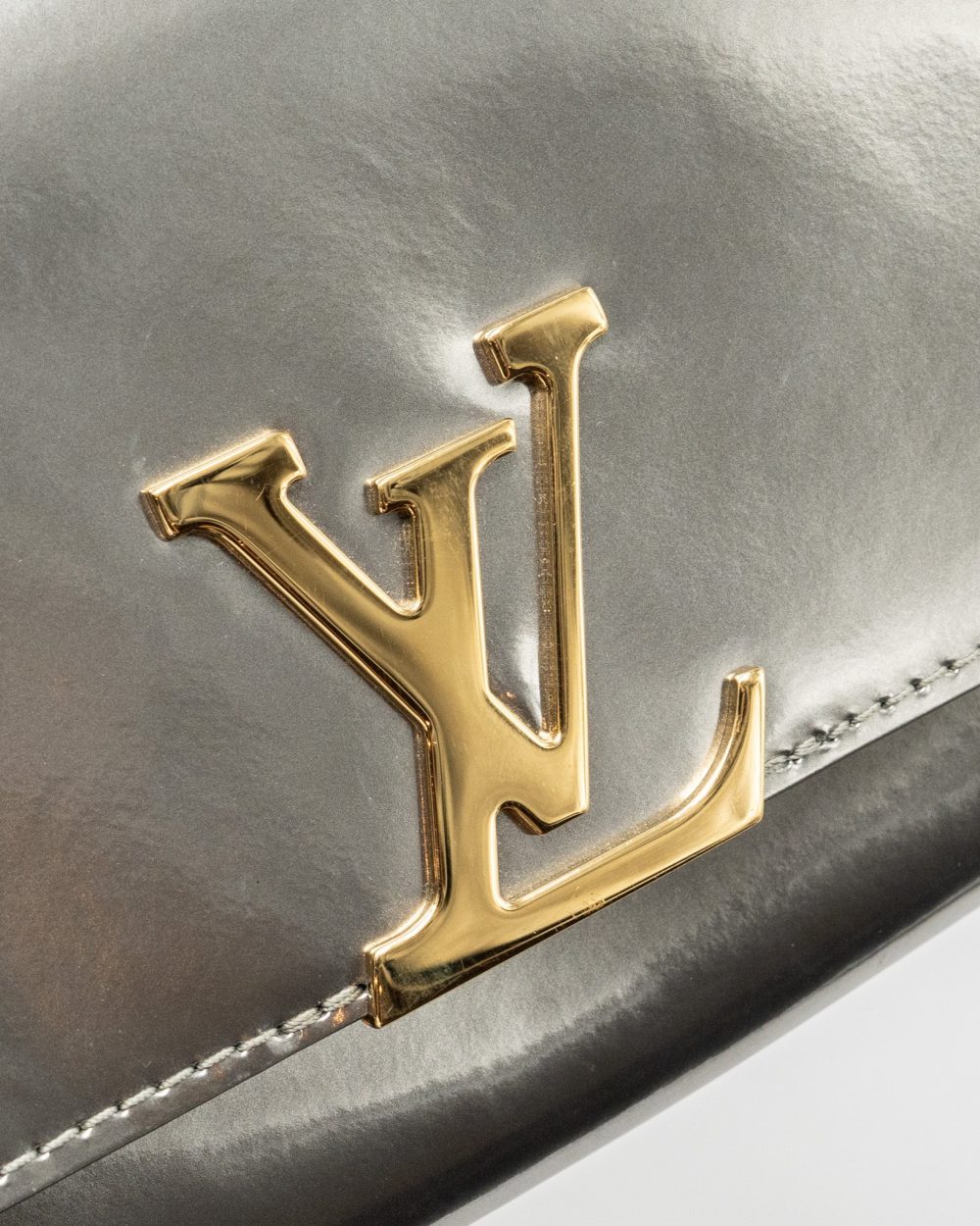 AAA Replica Louis Vuitton LV LOUISE PM PATENT SILVER GHW