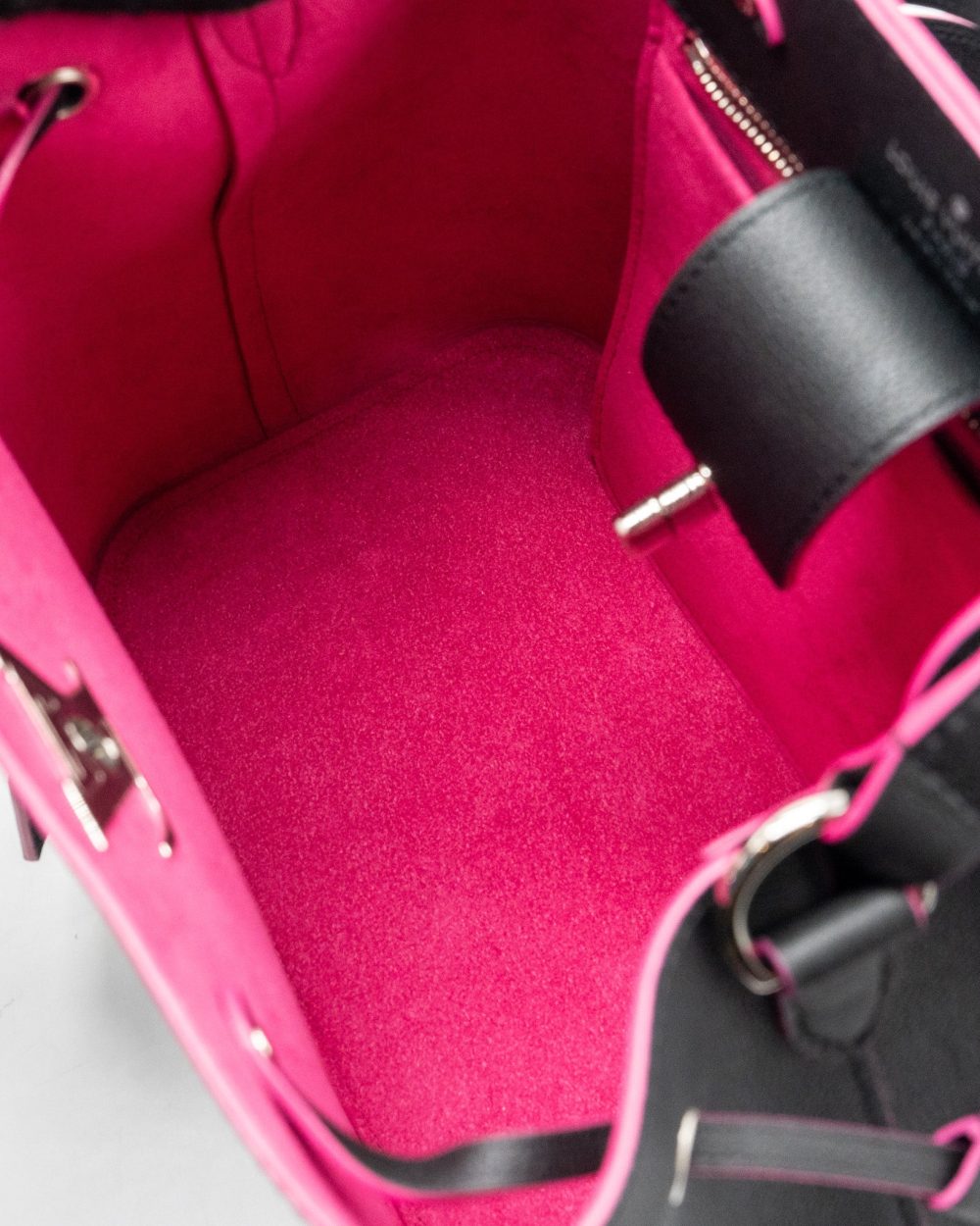 AAA Replica Louis Vuitton LV LOCKME BUCKET BAG CALFSKIN BLACK/PINK SHW