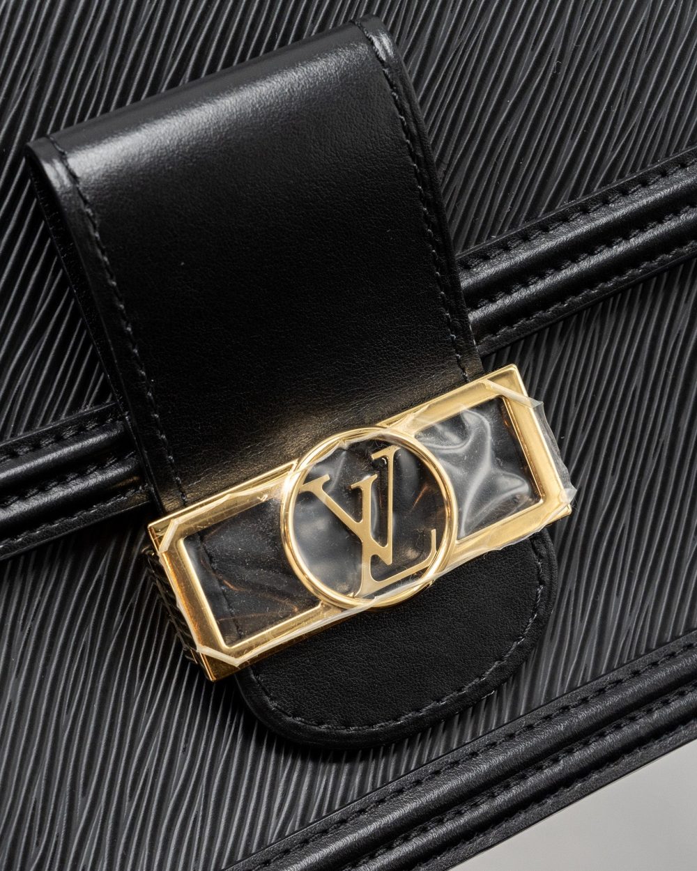 AAA Replica Louis Vuitton LV DAUPHINE MM EPI BLACK GHW