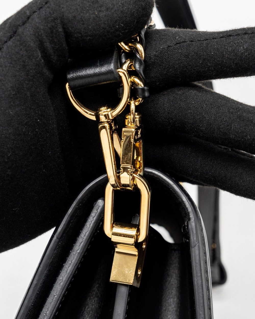 AAA Replica Louis Vuitton LV DAUPHINE MM EPI BLACK GHW