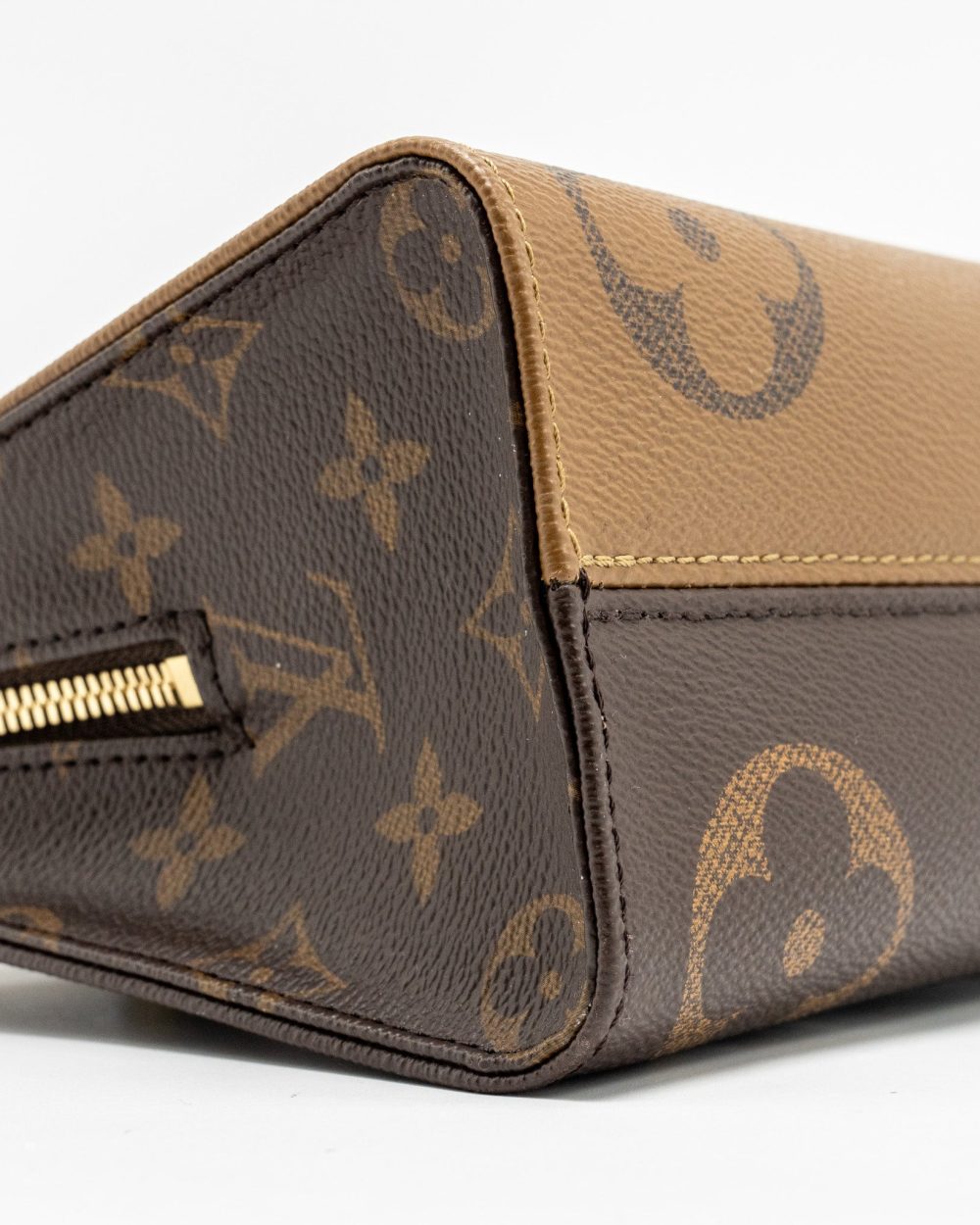 AAA Replica Louis Vuitton LV ONTHEGO EAST WEST MONOGRAM REVERSE GHW