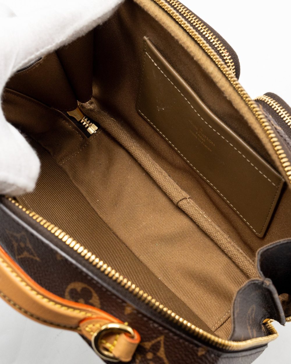 AAA Replica Louis Vuitton LV UTILITY CROSSBODY BAG MONOGRAM CANVAS GHW