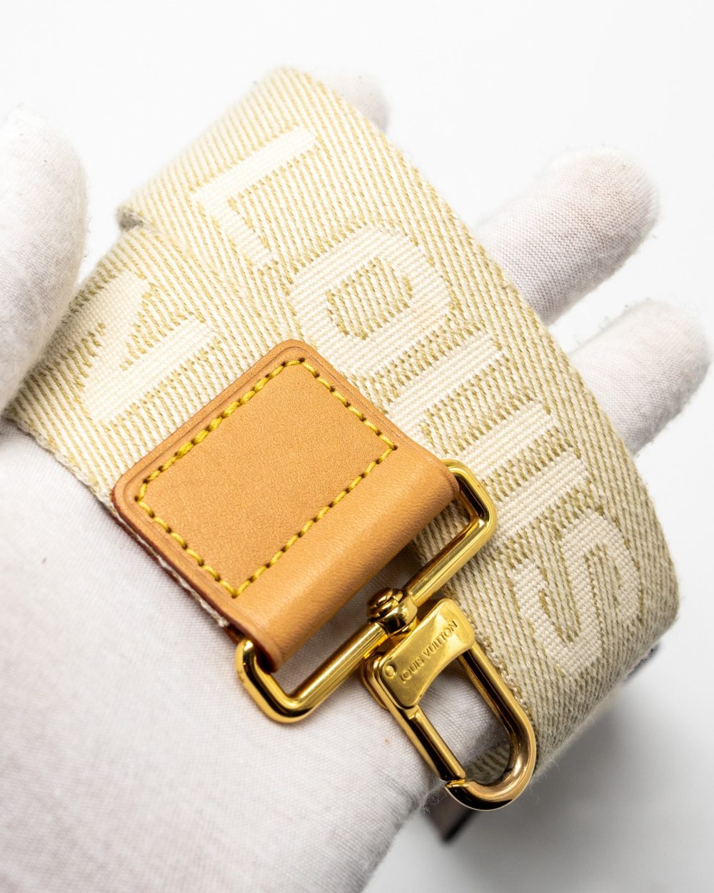 AAA Replica Louis Vuitton LV UTILITY CROSSBODY BAG MONOGRAM CANVAS GHW