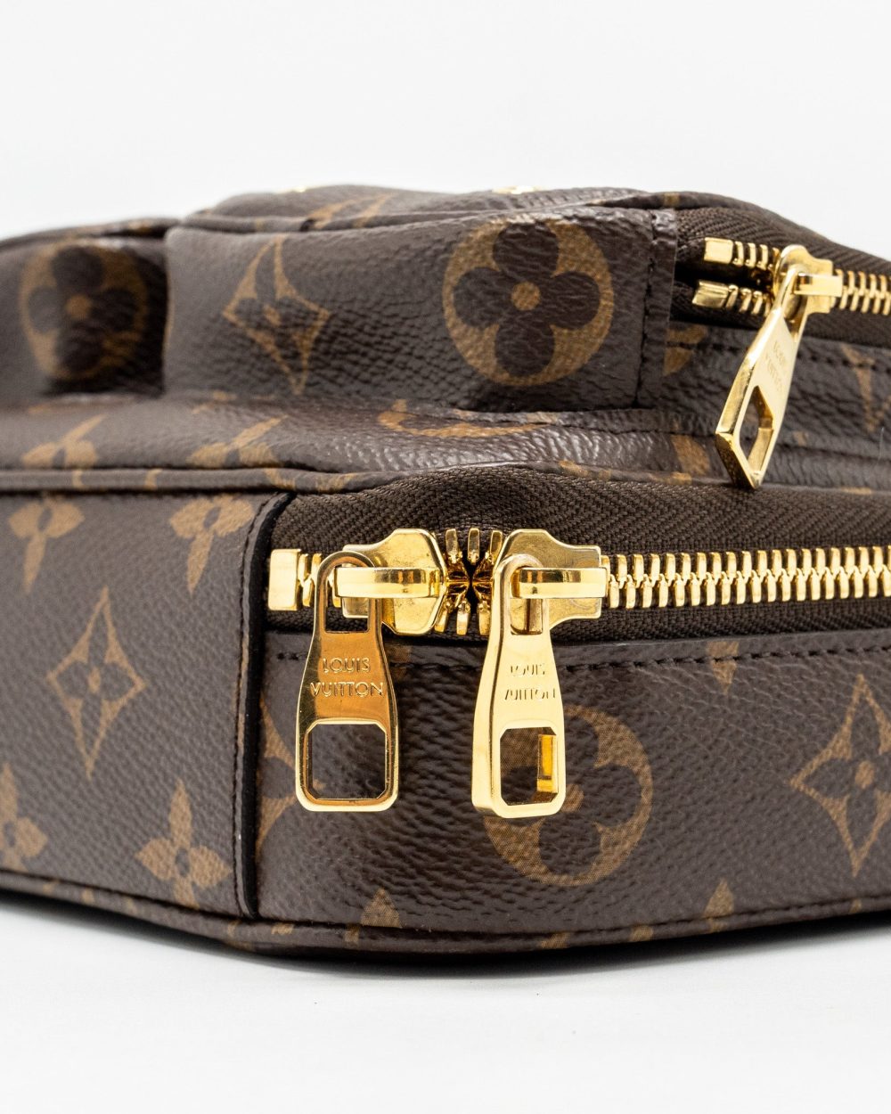 AAA Replica Louis Vuitton LV UTILITY CROSSBODY BAG MONOGRAM CANVAS GHW