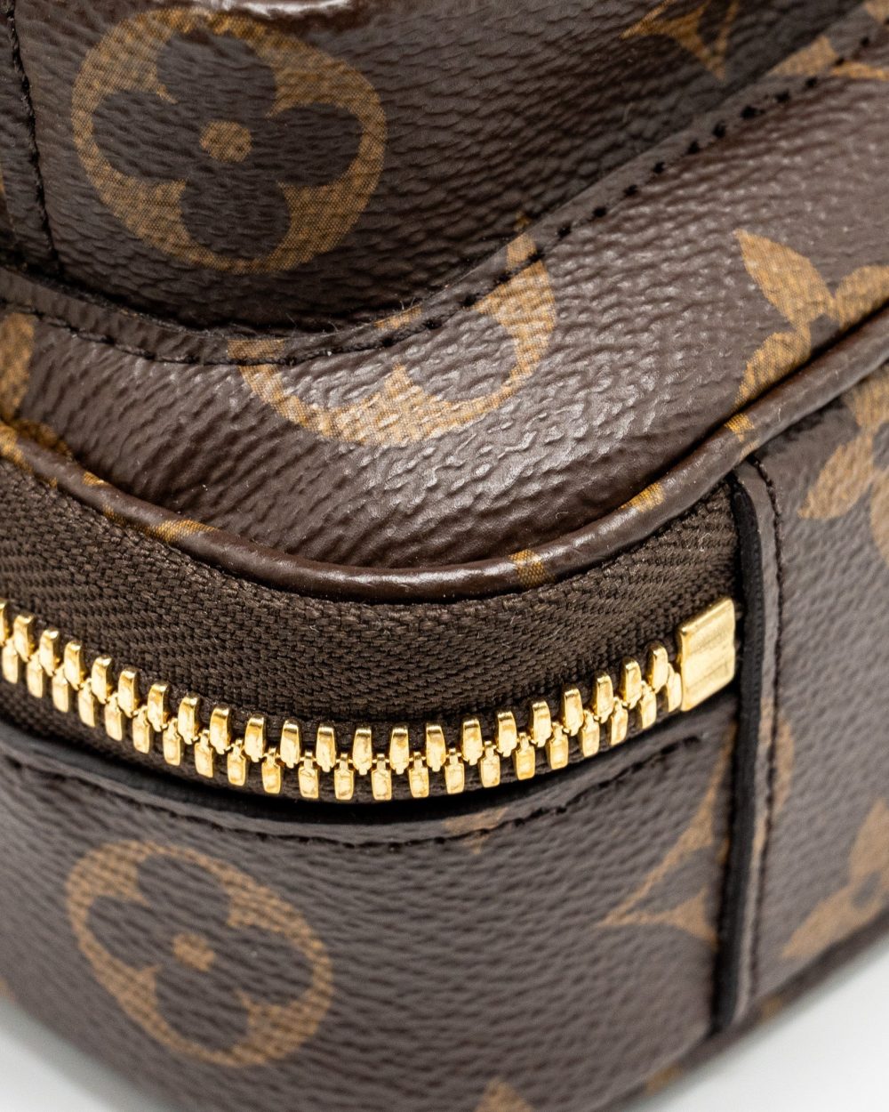 AAA Replica Louis Vuitton LV UTILITY CROSSBODY BAG MONOGRAM CANVAS GHW