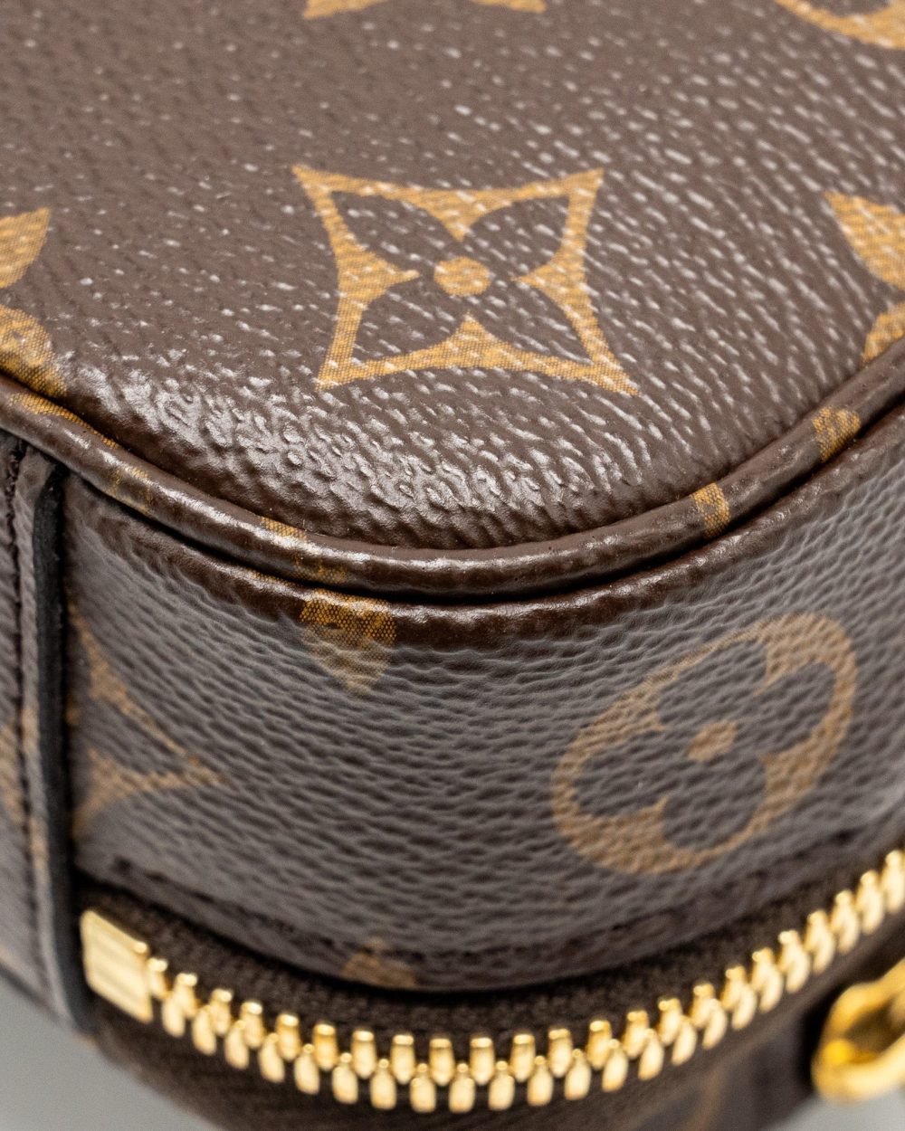 AAA Replica Louis Vuitton LV UTILITY CROSSBODY BAG MONOGRAM CANVAS GHW