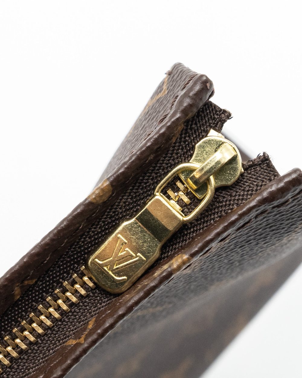 AAA Replica Louis Vuitton LV TOILETRY POCHETTE 26 MONOGRAM CANVAS GHW