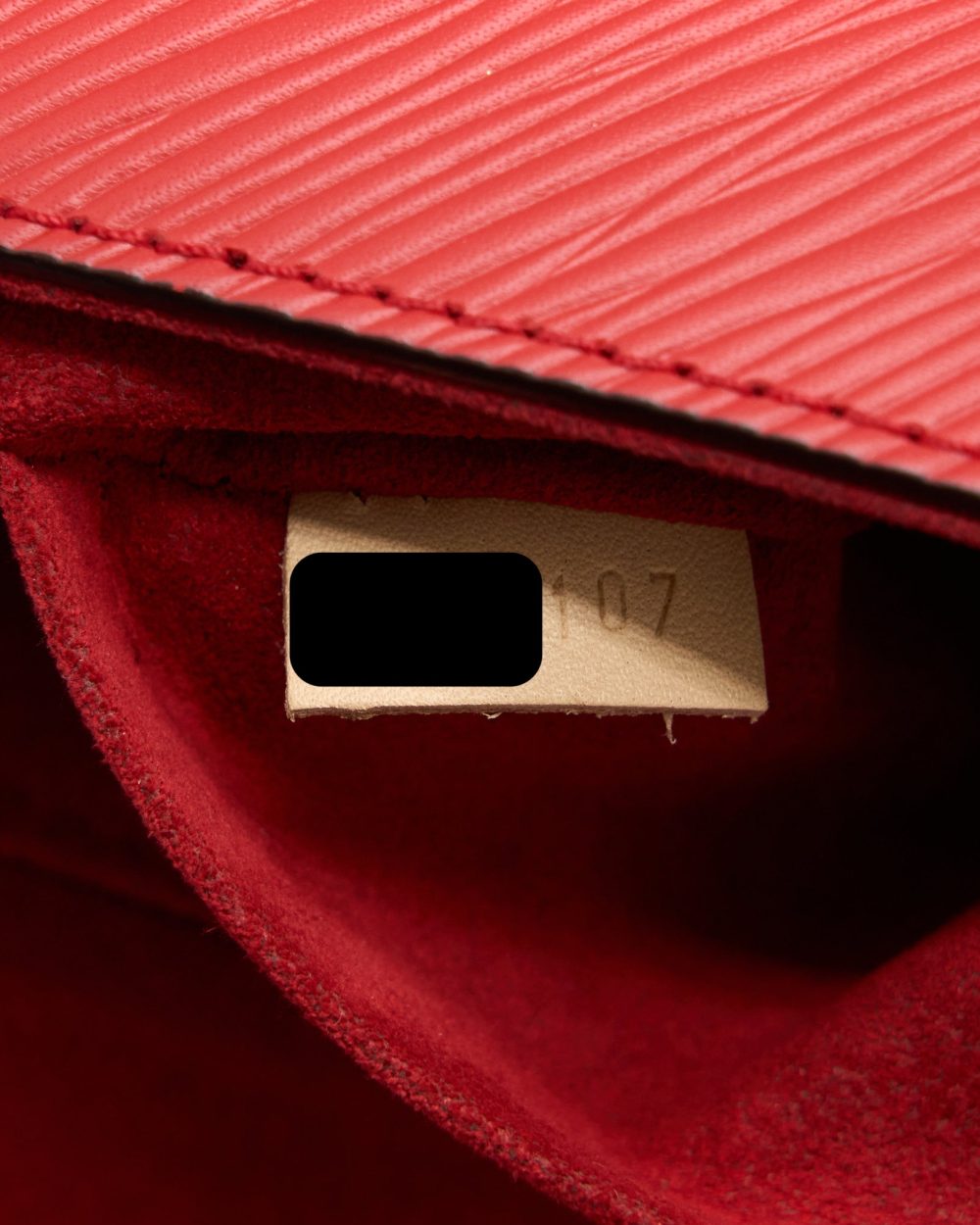 AAA Replica Louis Vuitton LV TWIST MM EPI RED GHW