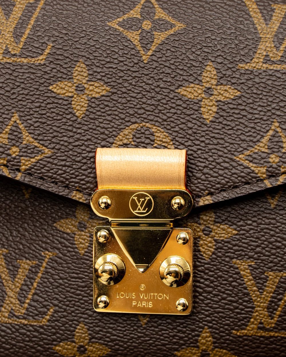 AAA Replica Louis Vuitton LV POCHETTE MÉTIS EAST WEST MONOGRAM CANVAS GHW (NEW VERSION)