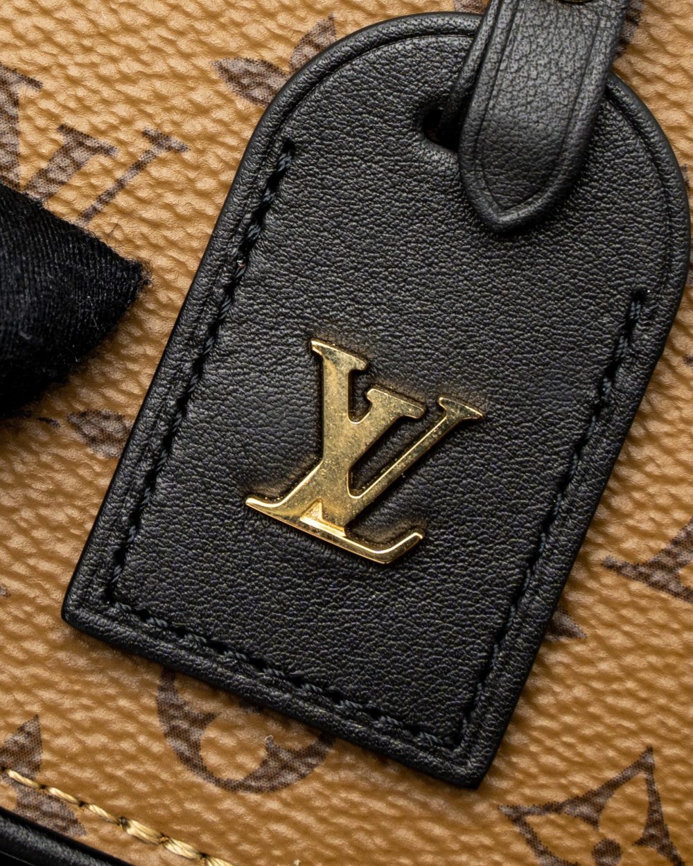 AAA Replica Louis Vuitton LV BOITE CHAPEAU NECKLACE/MINI CHAIN BAG MONOGRAM REVERSE CANVAS GHW