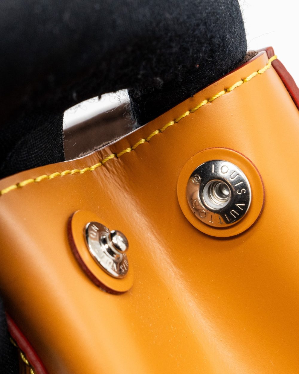 AAA Replica Louis Vuitton LV CLUNY MINI EPI GOLD MIEL SHW