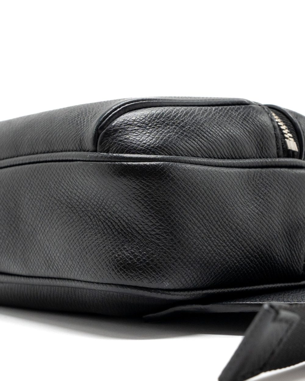 AAA Replica Louis Vuitton LV TAIGA BUM BAG OUTDOOR LEATHER BLACK SHW