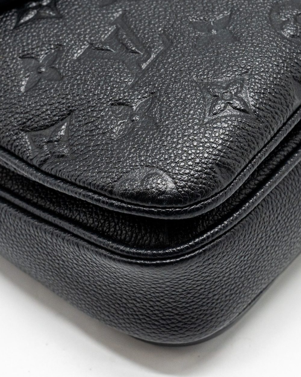AAA Replica Louis Vuitton LV POCHETTE METIS MONOGRAM EMPREINTE BLACK GHW