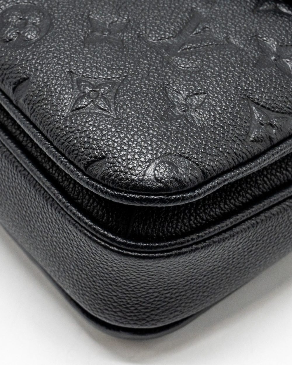 AAA Replica Louis Vuitton LV POCHETTE METIS MONOGRAM EMPREINTE BLACK GHW