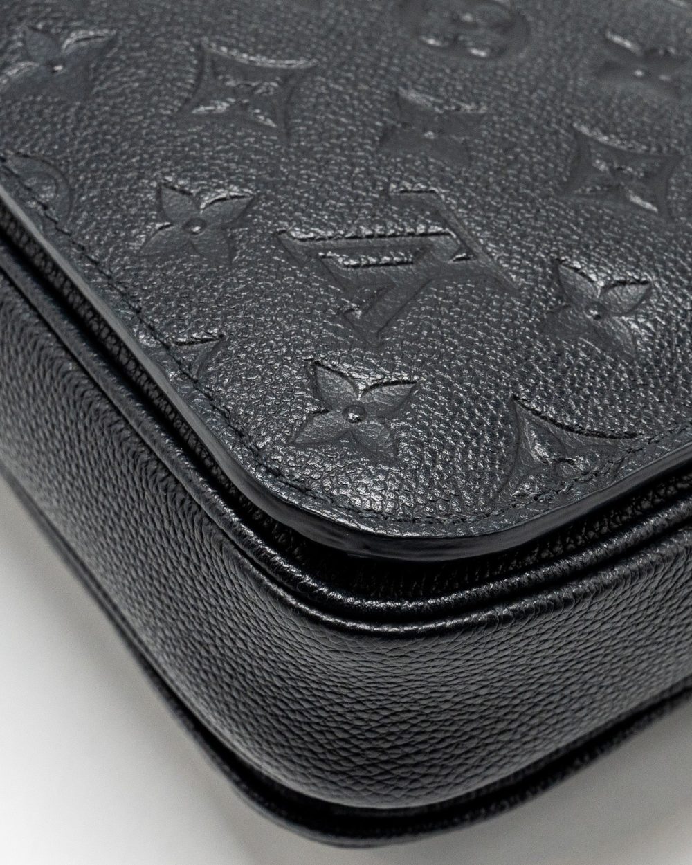 AAA Replica Louis Vuitton LV POCHETTE METIS MONOGRAM EMPREINTE BLACK GHW