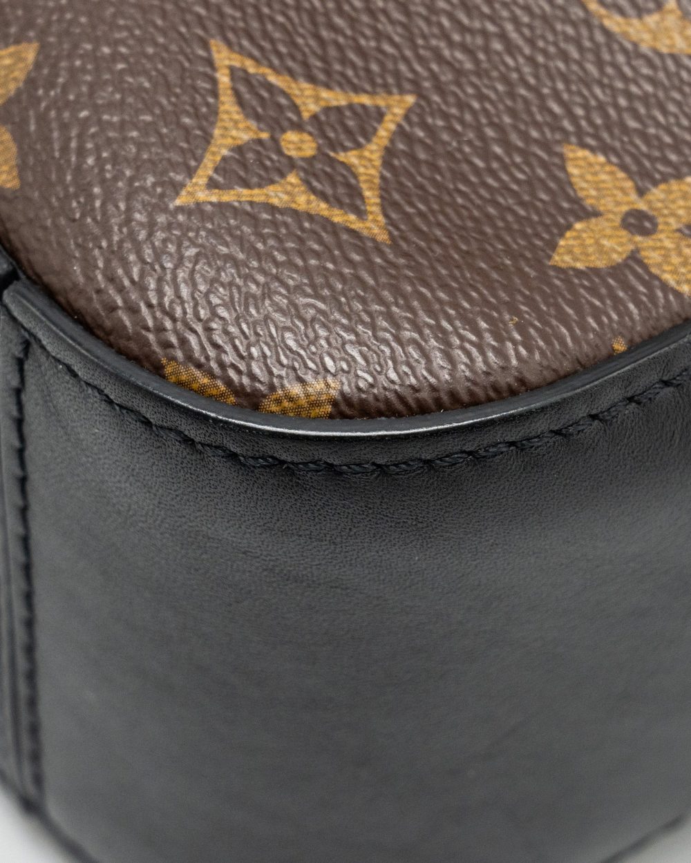 AAA Replica Louis Vuitton LV SAINTONGE CROSSBODY BAG MONOGRAM CANVAS GHW