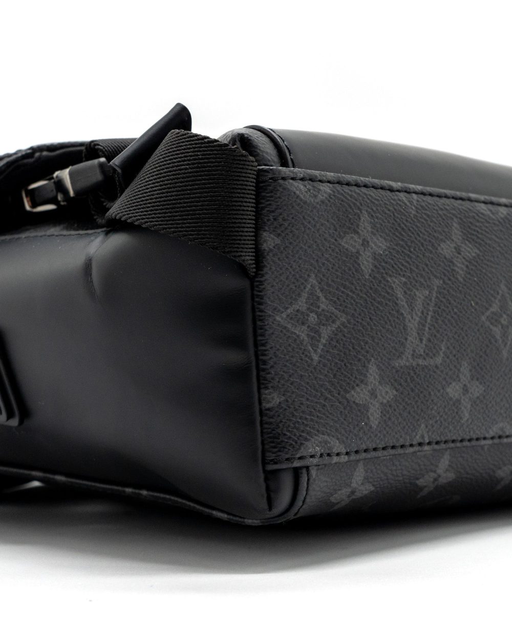 AAA Replica Louis Vuitton LV MESSENGER PM VOYOGER MONOGRAM ECLIPSE CANVAS BLACK SHW