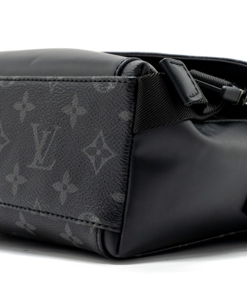 AAA Replica Louis Vuitton LV MESSENGER PM VOYOGER MONOGRAM ECLIPSE CANVAS BLACK SHW