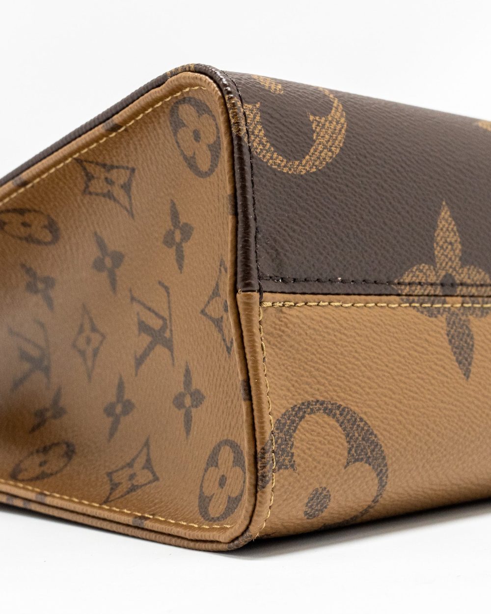 AAA Replica Louis Vuitton LV ONTHEGO PM MONOGRAM REVERSE CANVAS GHW