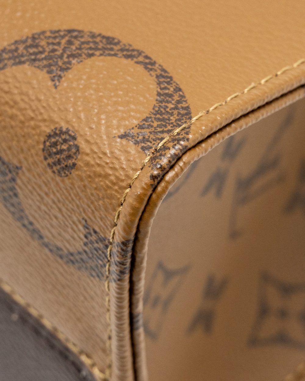 AAA Replica Louis Vuitton LV ONTHEGO PM MONOGRAM REVERSE CANVAS GHW