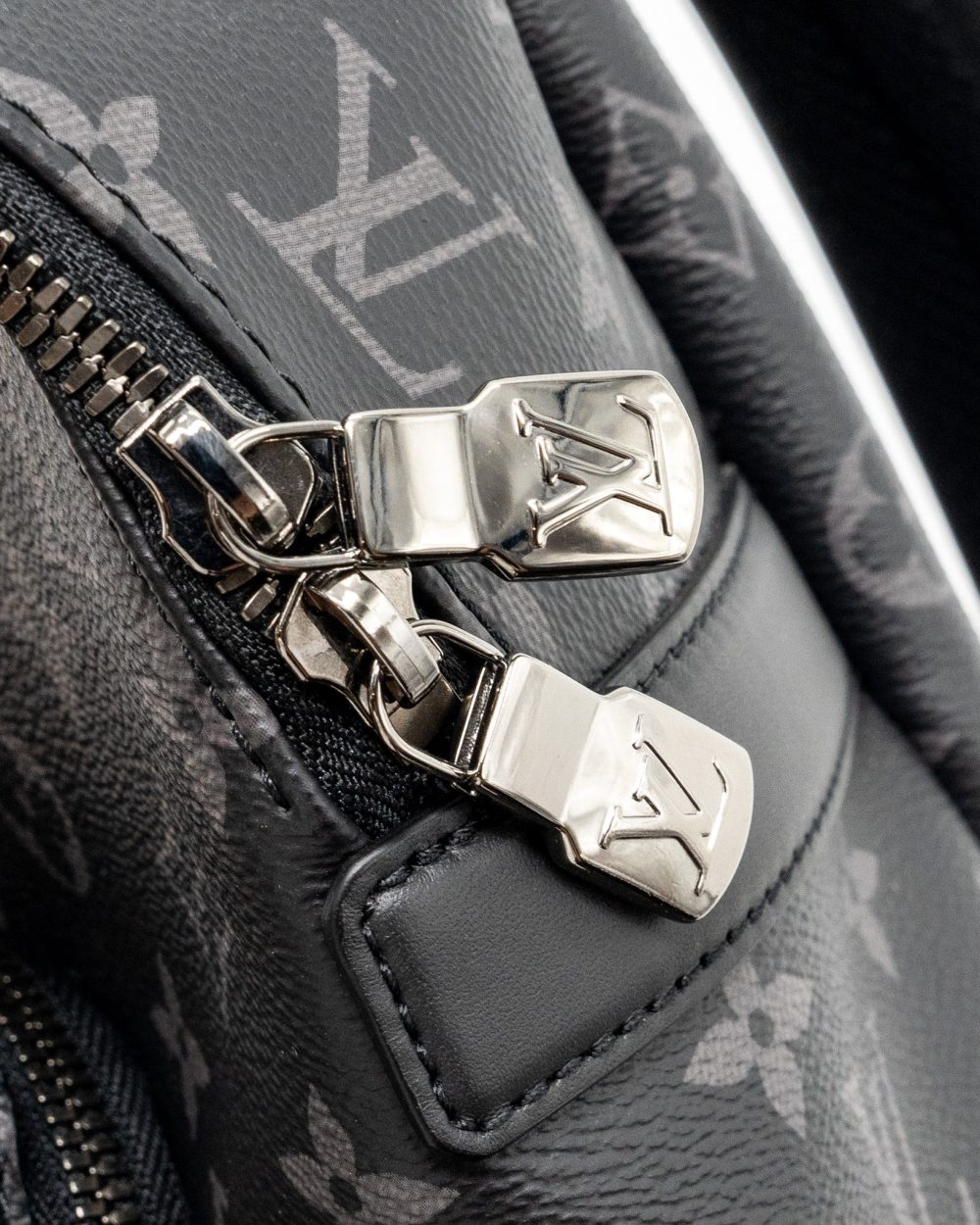 AAA Replica Louis Vuitton LV DISCOVERY BACKPACK PM MONOGRAM CANVAS BLACK SHW