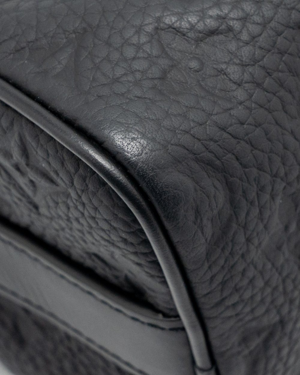 AAA Replica Louis Vuitton LV KEEPALL BANDOULIERE 25 MONOGRAM TAURILLON LEATHER BLACK WITH BLACK HARDWARE