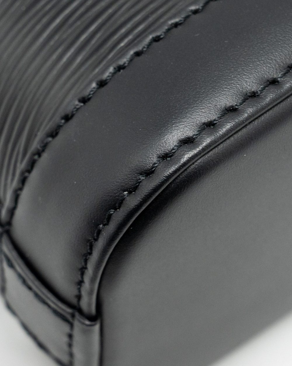 AAA Replica Louis Vuitton LV ALMA NANO EPI BLACK SHW