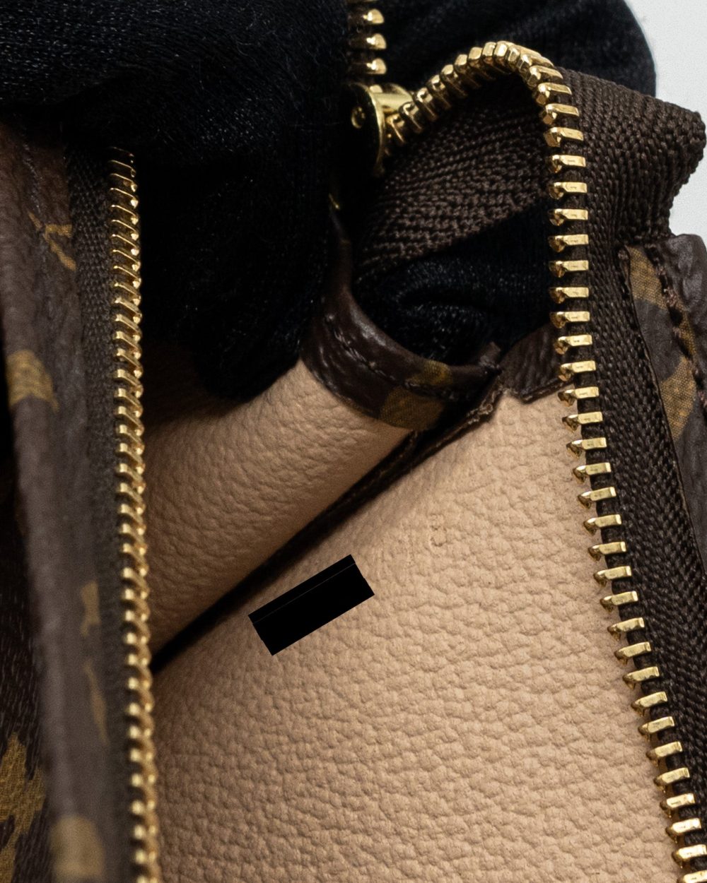 AAA Replica Louis Vuitton LV TOILETRY POCHETTE 26 MONOGRAM CANVAS GHW