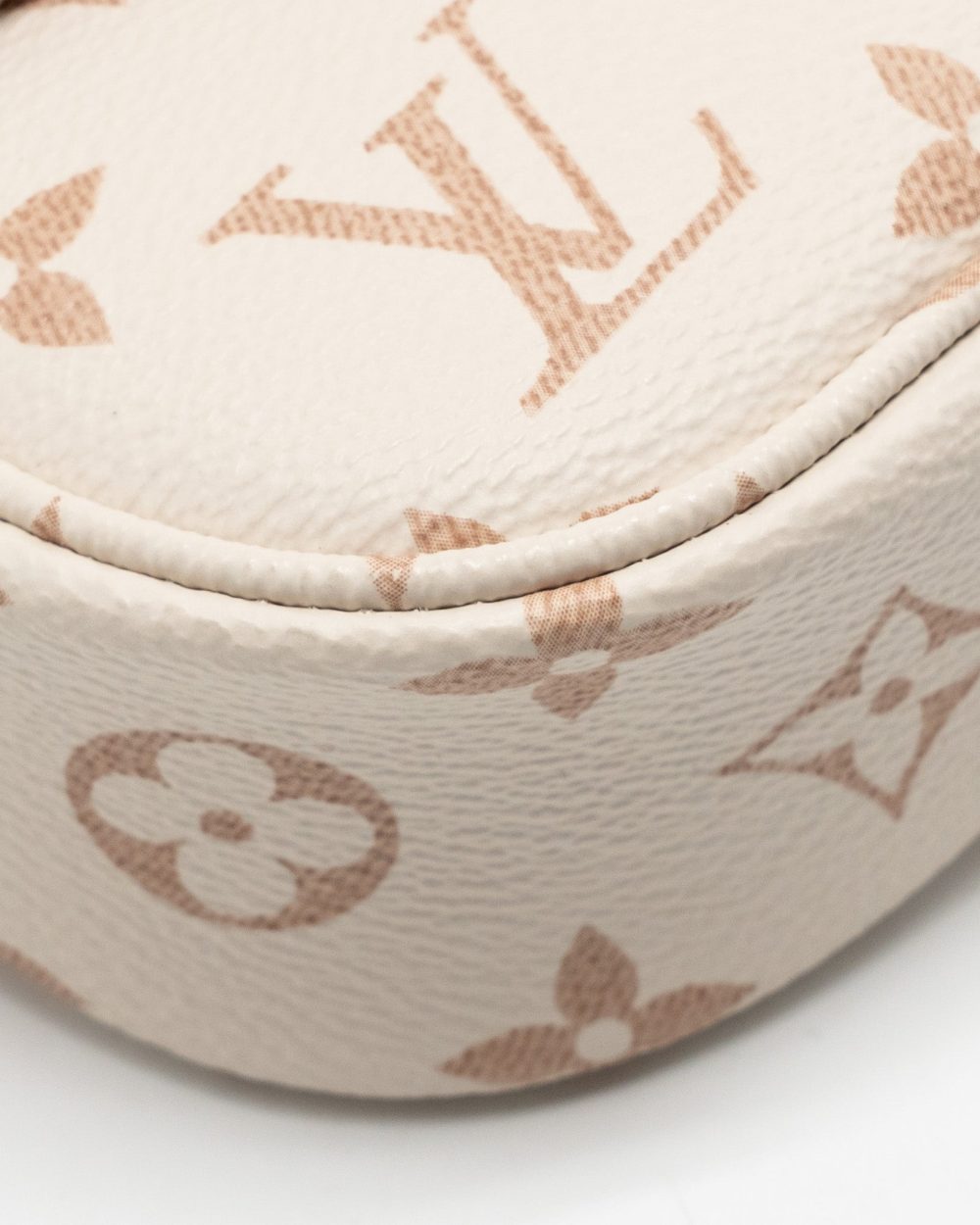 AAA Replica Louis Vuitton LV IVY WALLET ON CHAIN MONOGRAM CANVAS BEIGE/ CREAM GHW