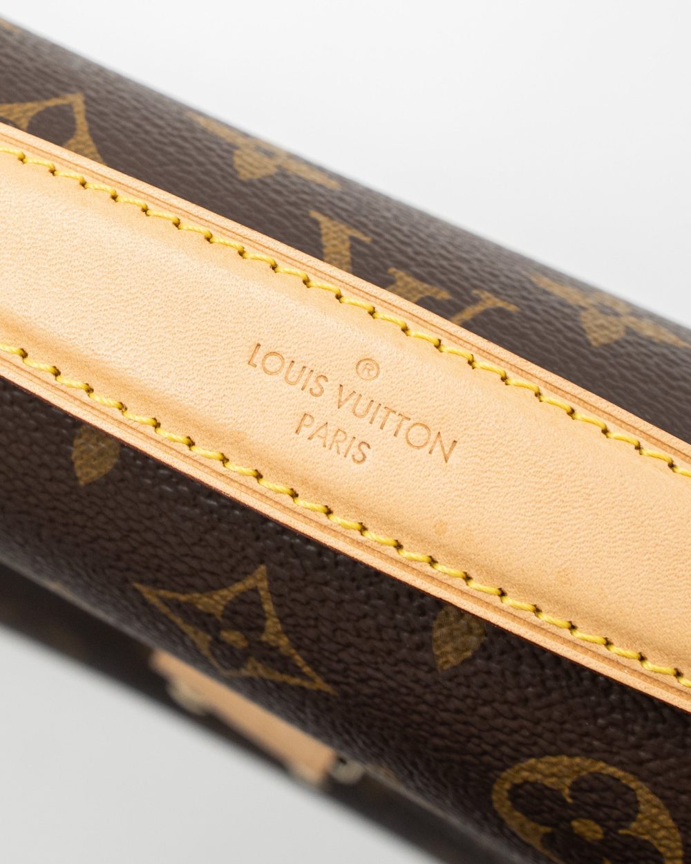 AAA Replica Louis Vuitton LV POCHETTE MÉTIS MONOGRAM CANVAS GHW (NEW VERSION)