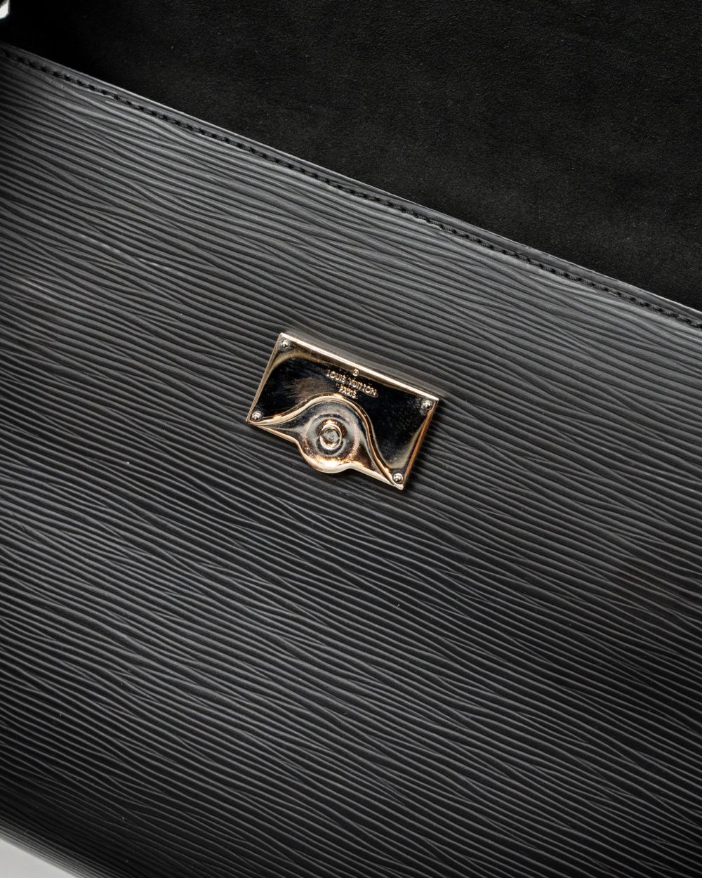 AAA Replica Louis Vuitton LV CLUNY MM EPI BLACK SHW