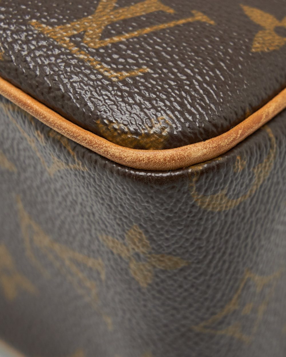 AAA Replica Louis Vuitton LV VINTAGE MONOGRAM SHOULDER BAG GHW
