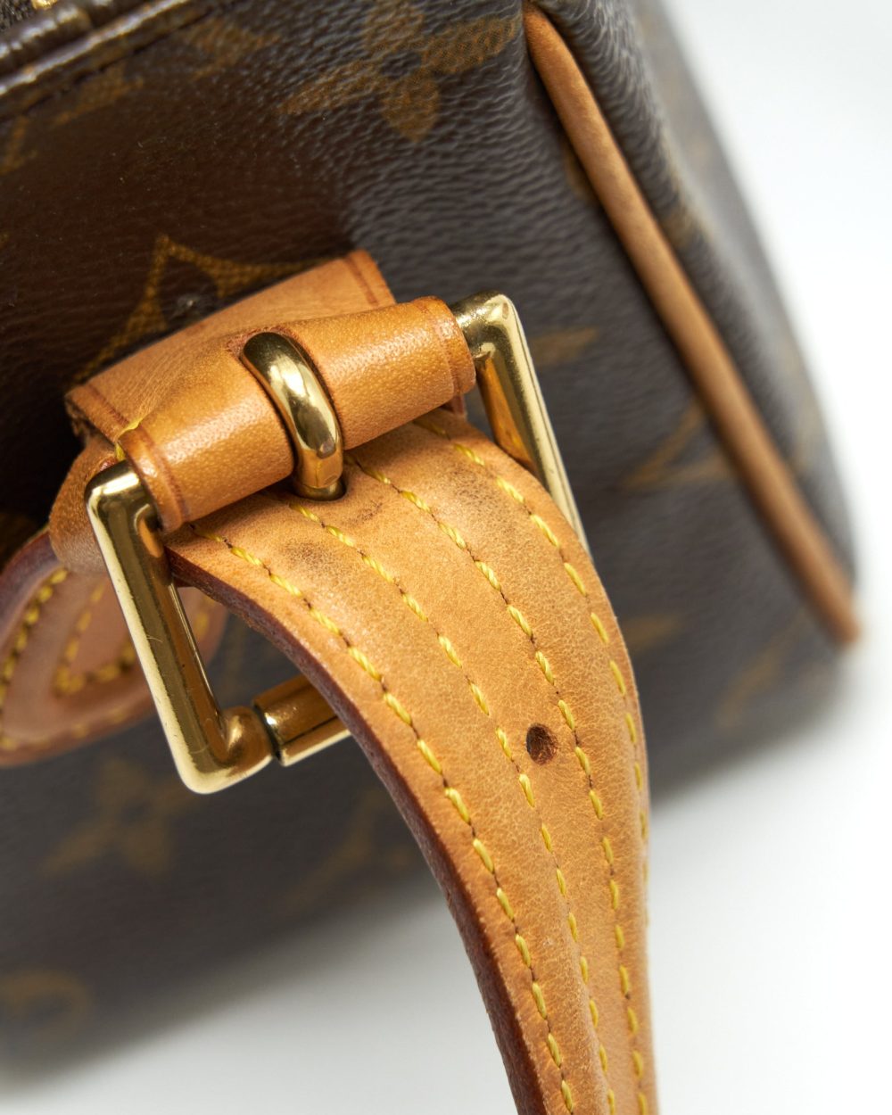 AAA Replica Louis Vuitton LV VINTAGE MONOGRAM SHOULDER BAG GHW